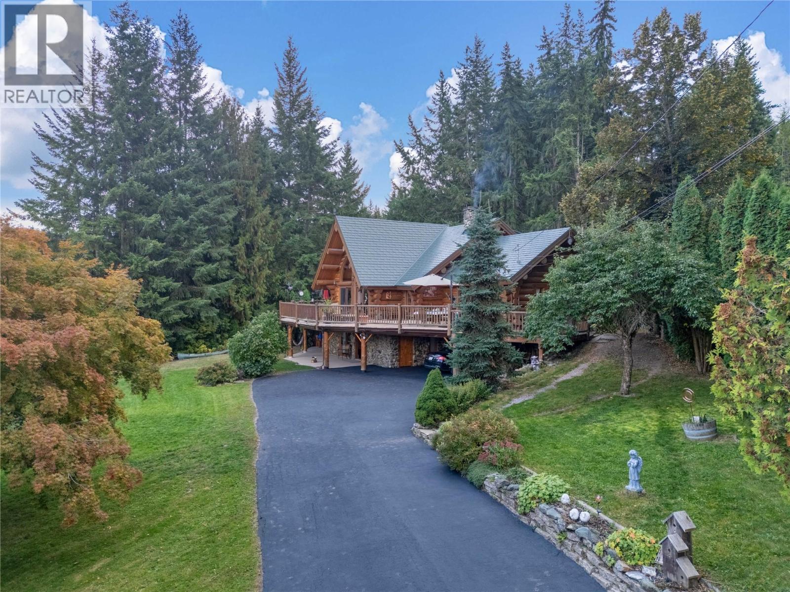 Driveway - 2462 Leisure Road, Blind Bay, BC - Outdoor With Deck Patio Veranda