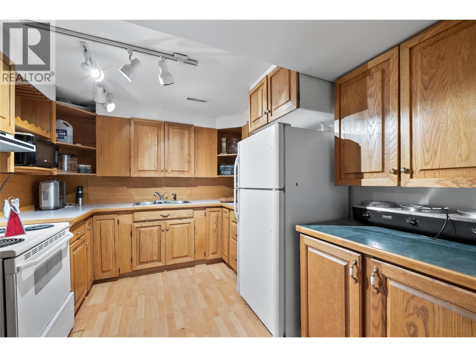 2462 Leisure Road, Blind Bay, BC - Indoor Photo Showing Kitchen