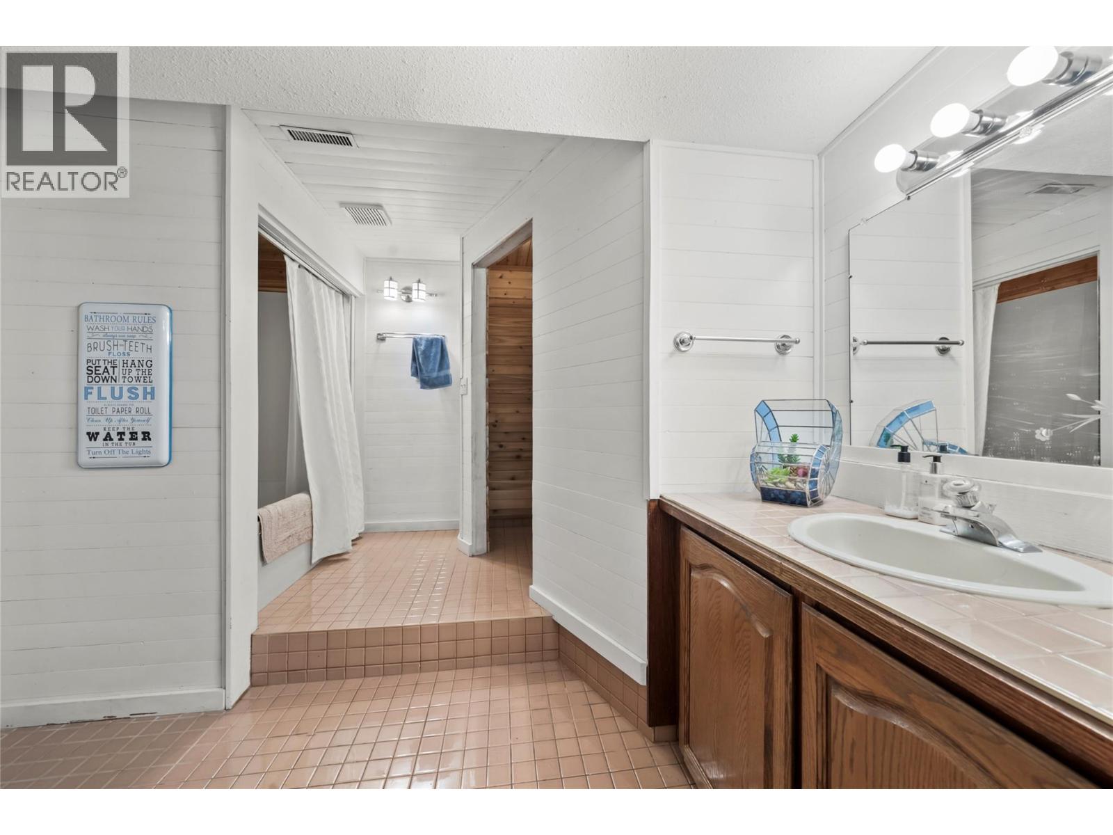 3 piece bathroom on lower level - 2462 Leisure Road, Blind Bay, BC - Indoor Photo Showing Bathroom