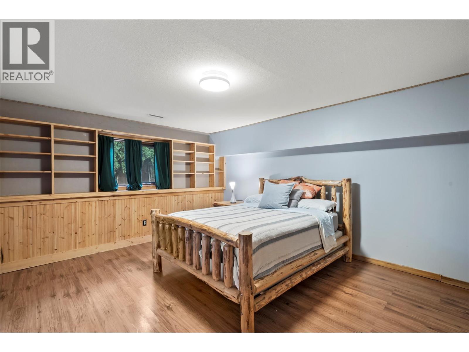 Large forth bedroom on lower level - 2462 Leisure Road, Blind Bay, BC - Indoor Photo Showing Bedroom