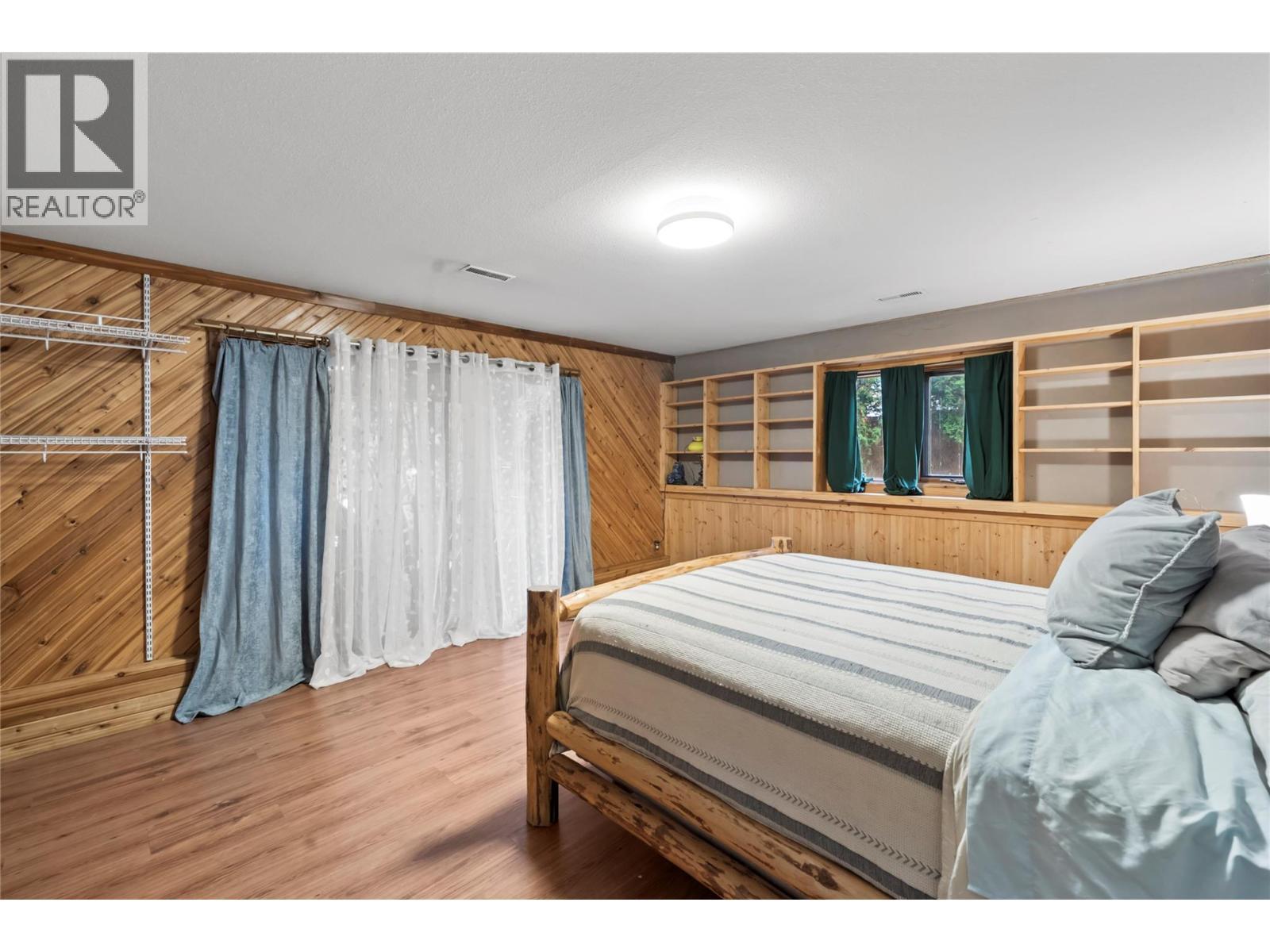 2462 Leisure Road, Blind Bay, BC - Indoor Photo Showing Bedroom