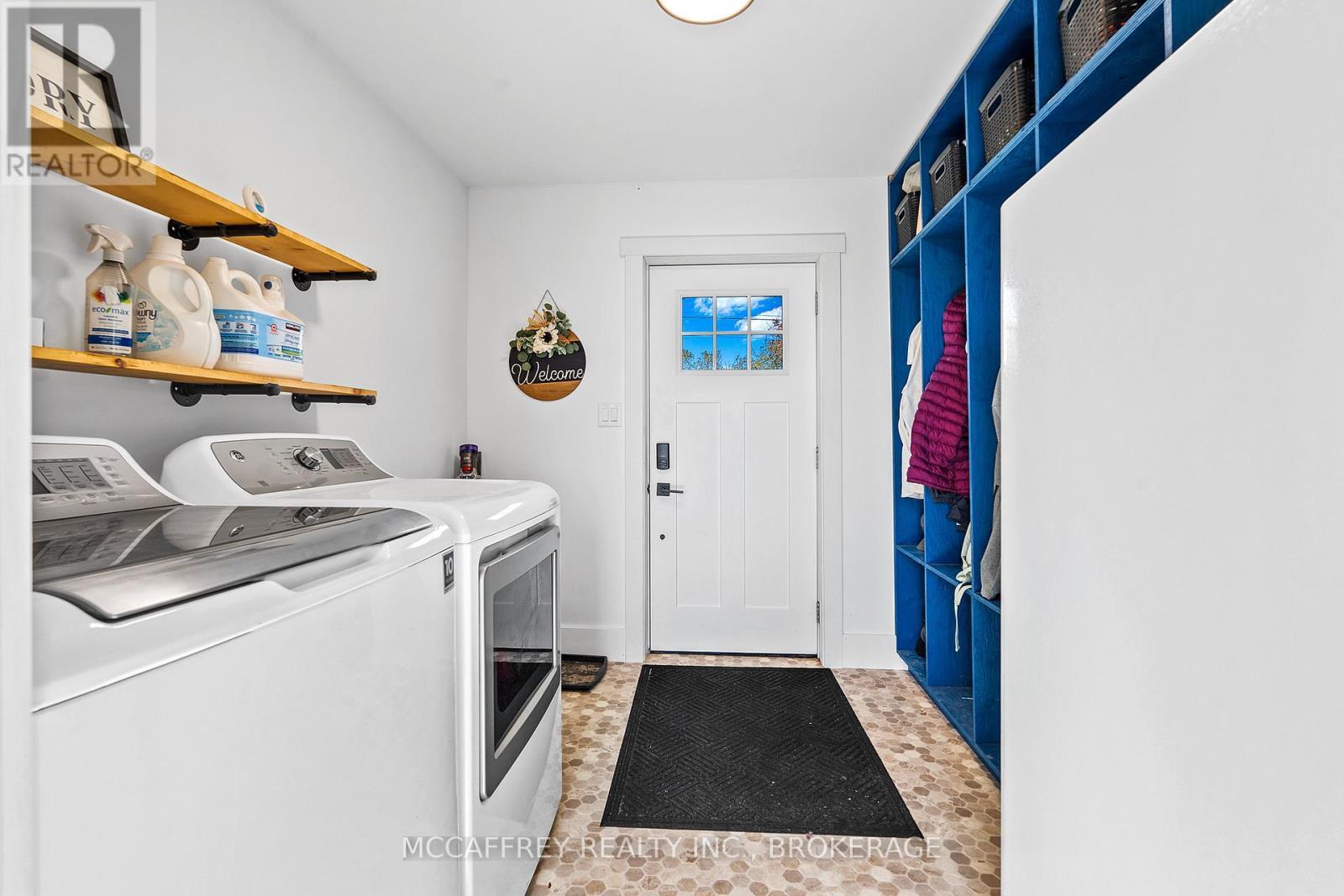 1050 Callaghan Road, Tyendinaga (Tyendinaga Township), ON - Indoor Photo Showing Laundry Room