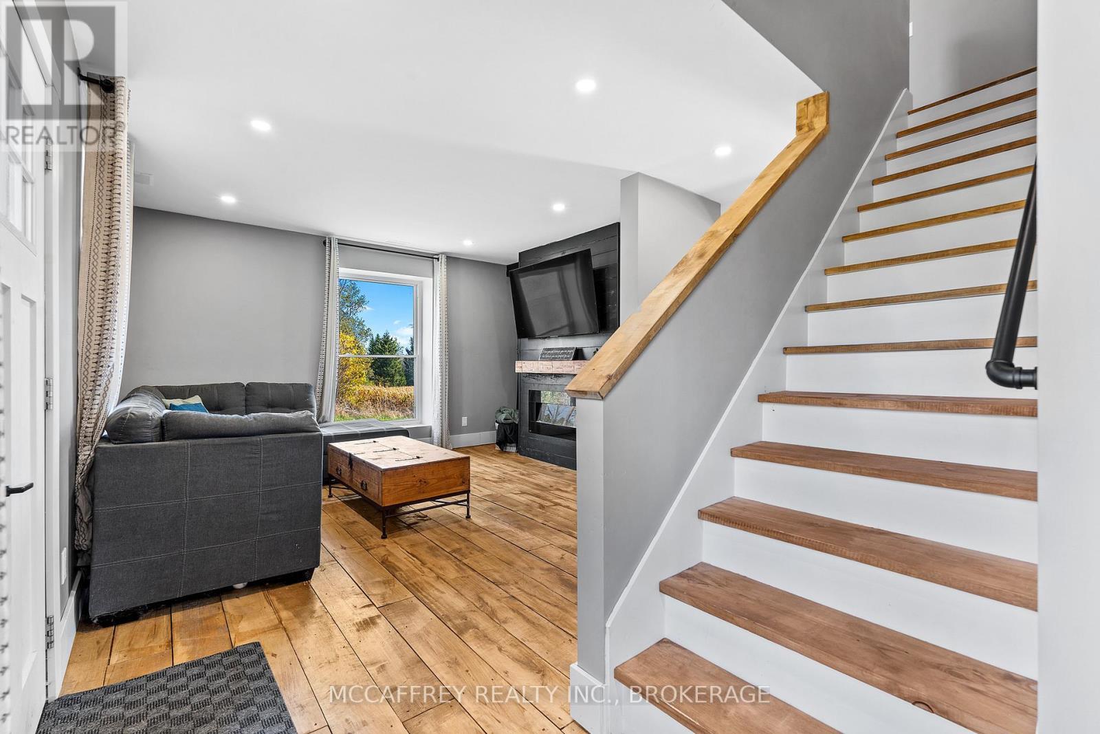 1050 Callaghan Road, Tyendinaga (Tyendinaga Township), ON - Indoor With Fireplace