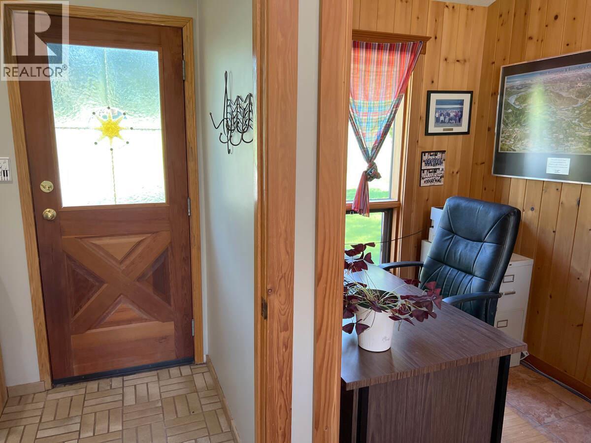 2719 Davidson Road, Shoreacres, BC - Indoor Photo Showing Office