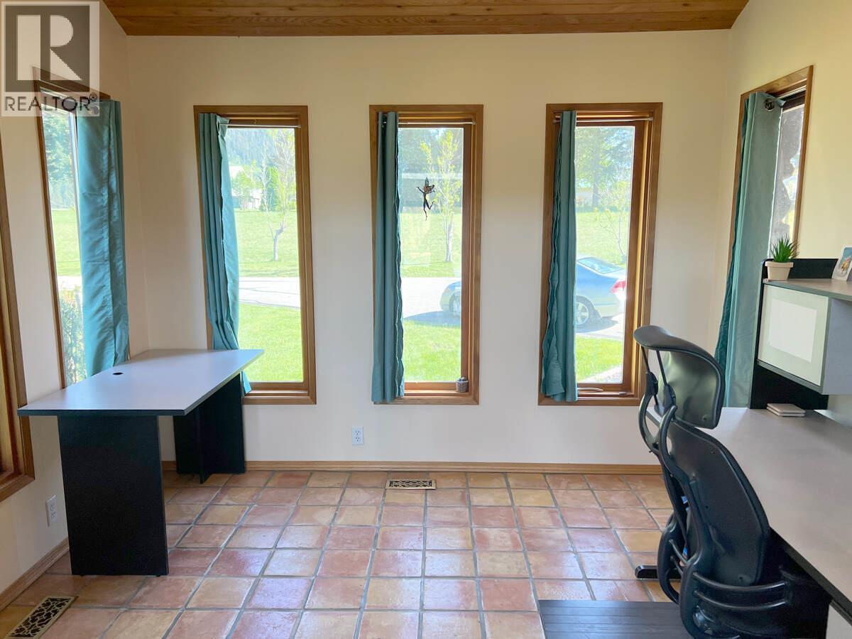 2719 Davidson Road, Shoreacres, BC - Indoor Photo Showing Office