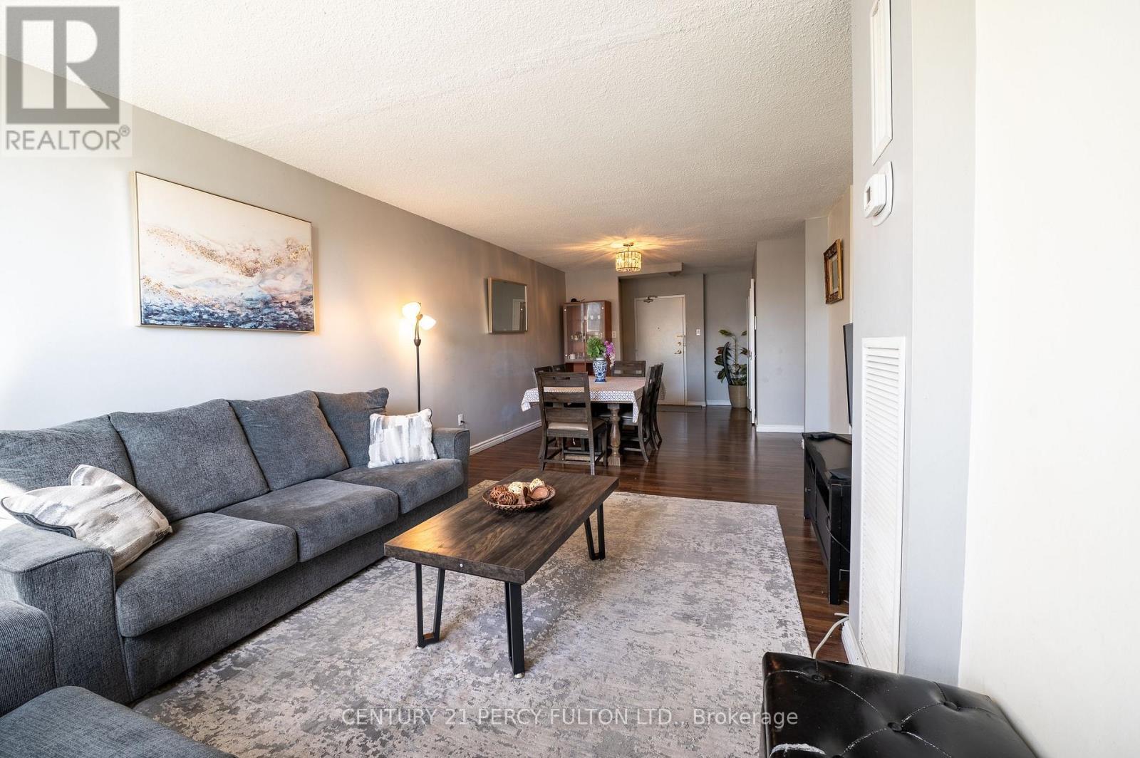 301 - 25 Silver Springs Boulevard, Toronto, ON - Indoor Photo Showing Living Room