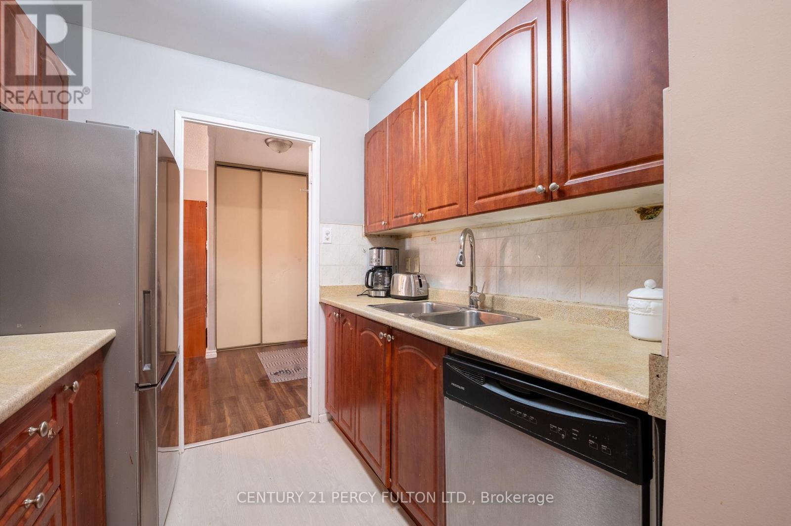 301 - 25 Silver Springs Boulevard, Toronto, ON - Indoor Photo Showing Kitchen With Double Sink
