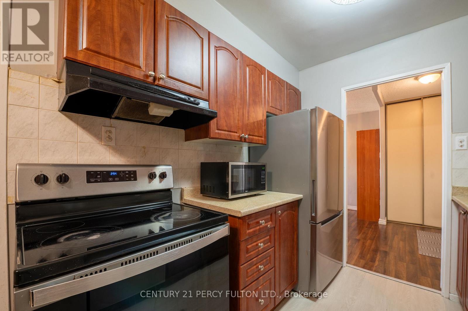 301 - 25 Silver Springs Boulevard, Toronto, ON - Indoor Photo Showing Kitchen