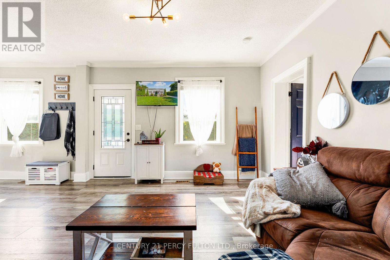 117 Scugog Street, Clarington, ON - Indoor Photo Showing Living Room
