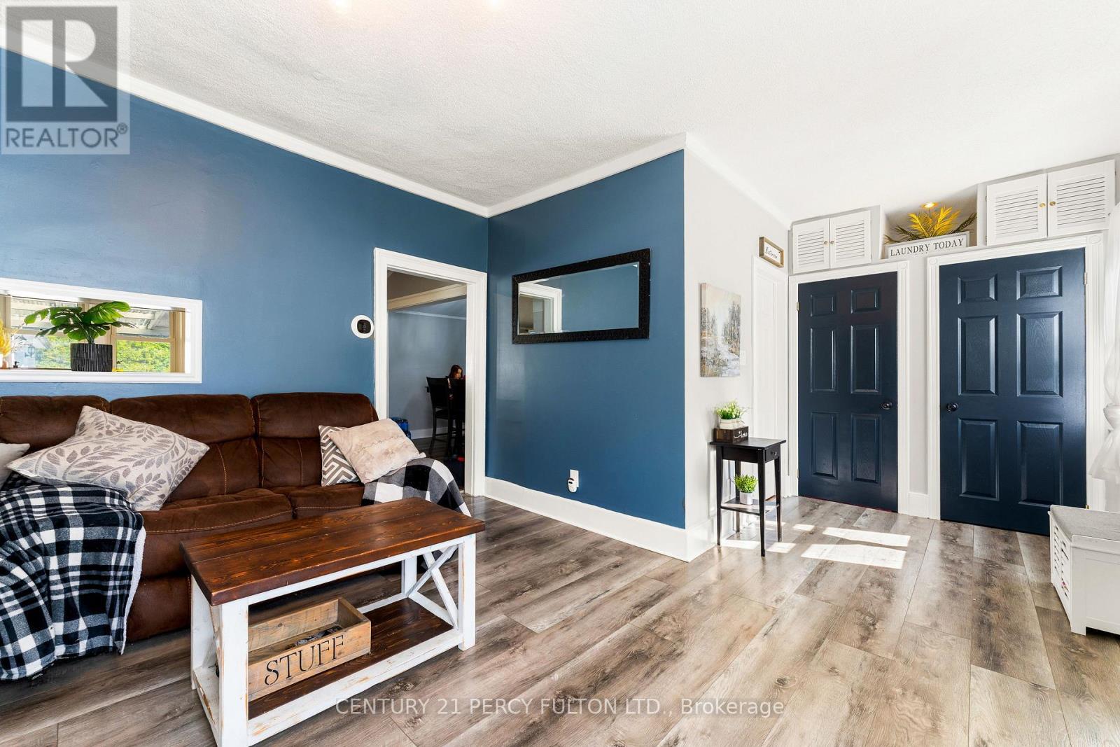 117 Scugog Street, Clarington, ON - Indoor Photo Showing Living Room