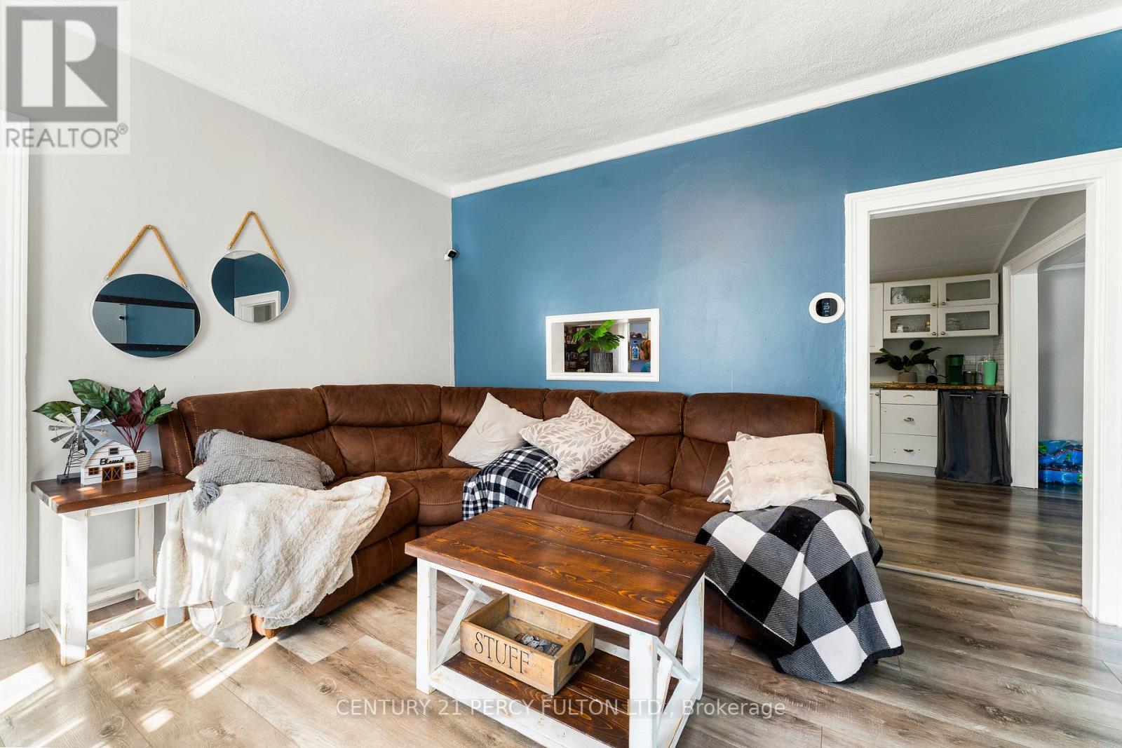 117 Scugog Street, Clarington, ON - Indoor Photo Showing Living Room