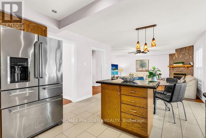 1466 Willowvale Gardens, Mississauga, ON - Indoor Photo Showing Kitchen