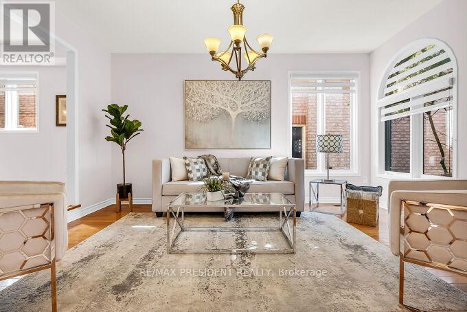 1466 Willowvale Gardens, Mississauga, ON - Indoor Photo Showing Living Room