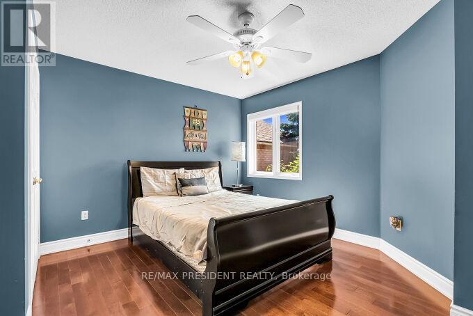 1466 Willowvale Gardens, Mississauga, ON - Indoor Photo Showing Bedroom