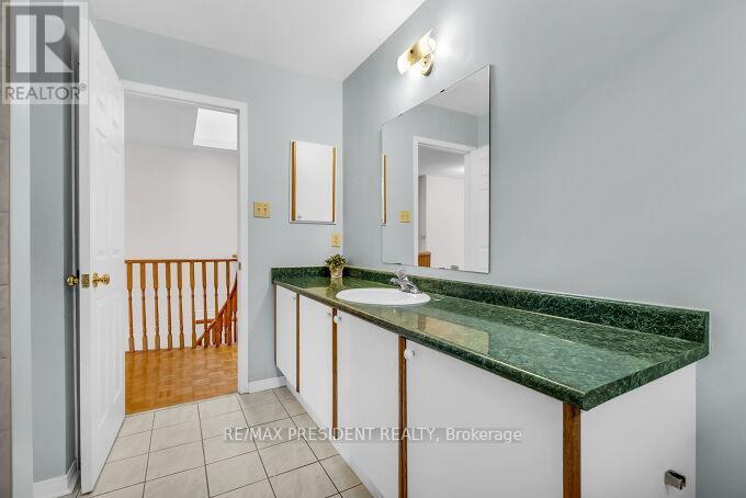 1466 Willowvale Gardens, Mississauga, ON - Indoor Photo Showing Bathroom