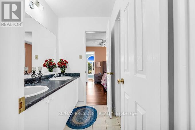 1466 Willowvale Gardens, Mississauga, ON - Indoor Photo Showing Bathroom