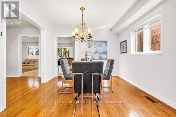 1466 Willowvale Gardens, Mississauga, ON - Indoor Photo Showing Dining Room
