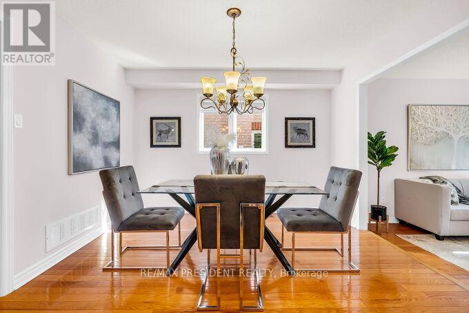 1466 Willowvale Gardens, Mississauga, ON - Indoor Photo Showing Dining Room