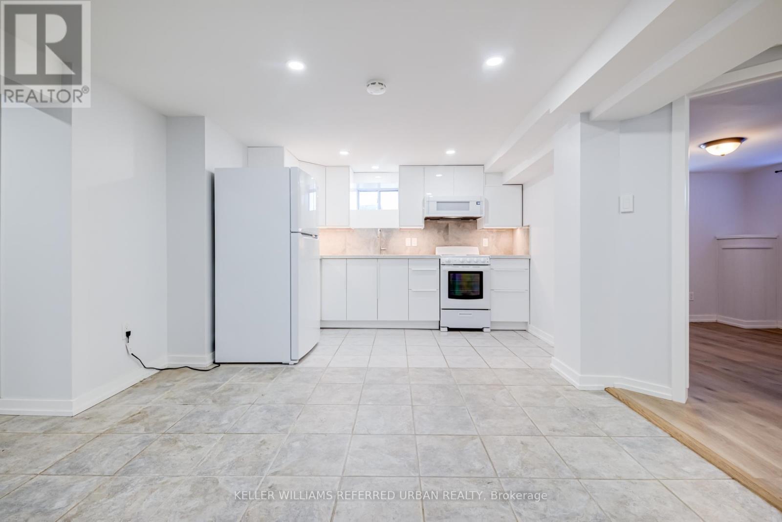 Lower - 2556 Lake Shore Boulevard W, Toronto, ON - Indoor Photo Showing Kitchen