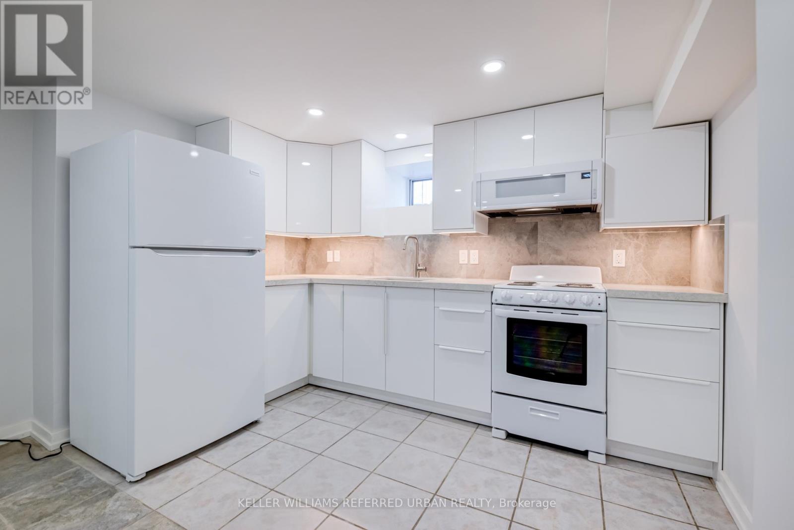 Lower - 2556 Lake Shore Boulevard W, Toronto, ON - Indoor Photo Showing Kitchen