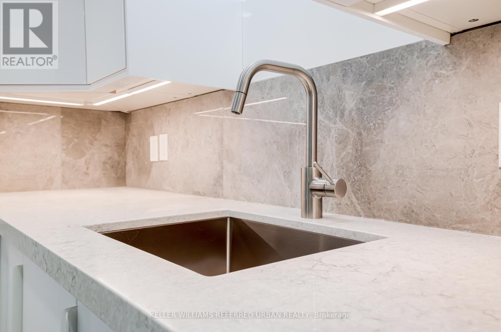 Lower - 2556 Lake Shore Boulevard W, Toronto, ON - Indoor Photo Showing Kitchen