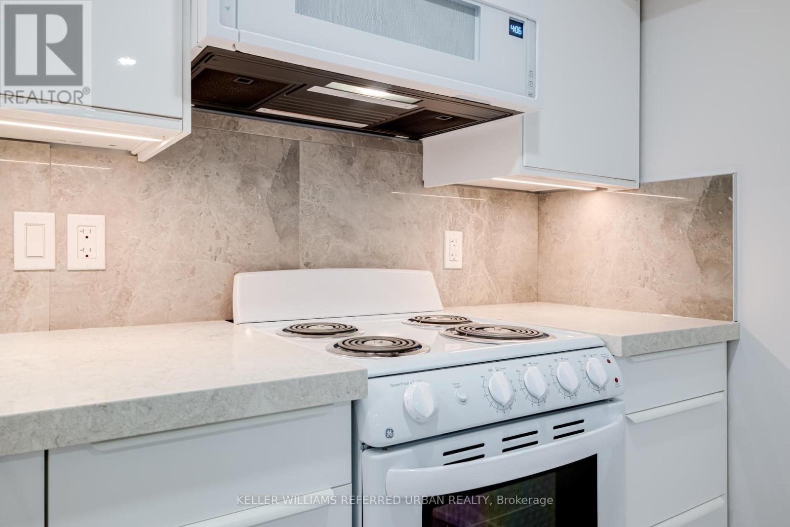 Lower - 2556 Lake Shore Boulevard W, Toronto, ON - Indoor Photo Showing Kitchen