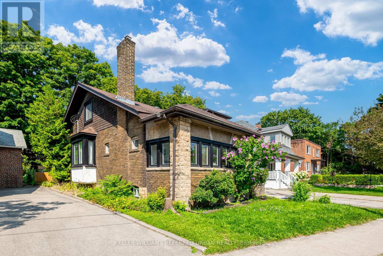 Lower - 2556 Lake Shore Boulevard W, Toronto, ON - Outdoor