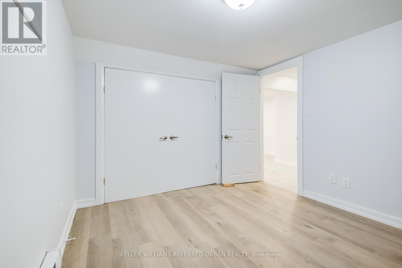 Lower - 2556 Lake Shore Boulevard W, Toronto, ON - Indoor Photo Showing Other Room