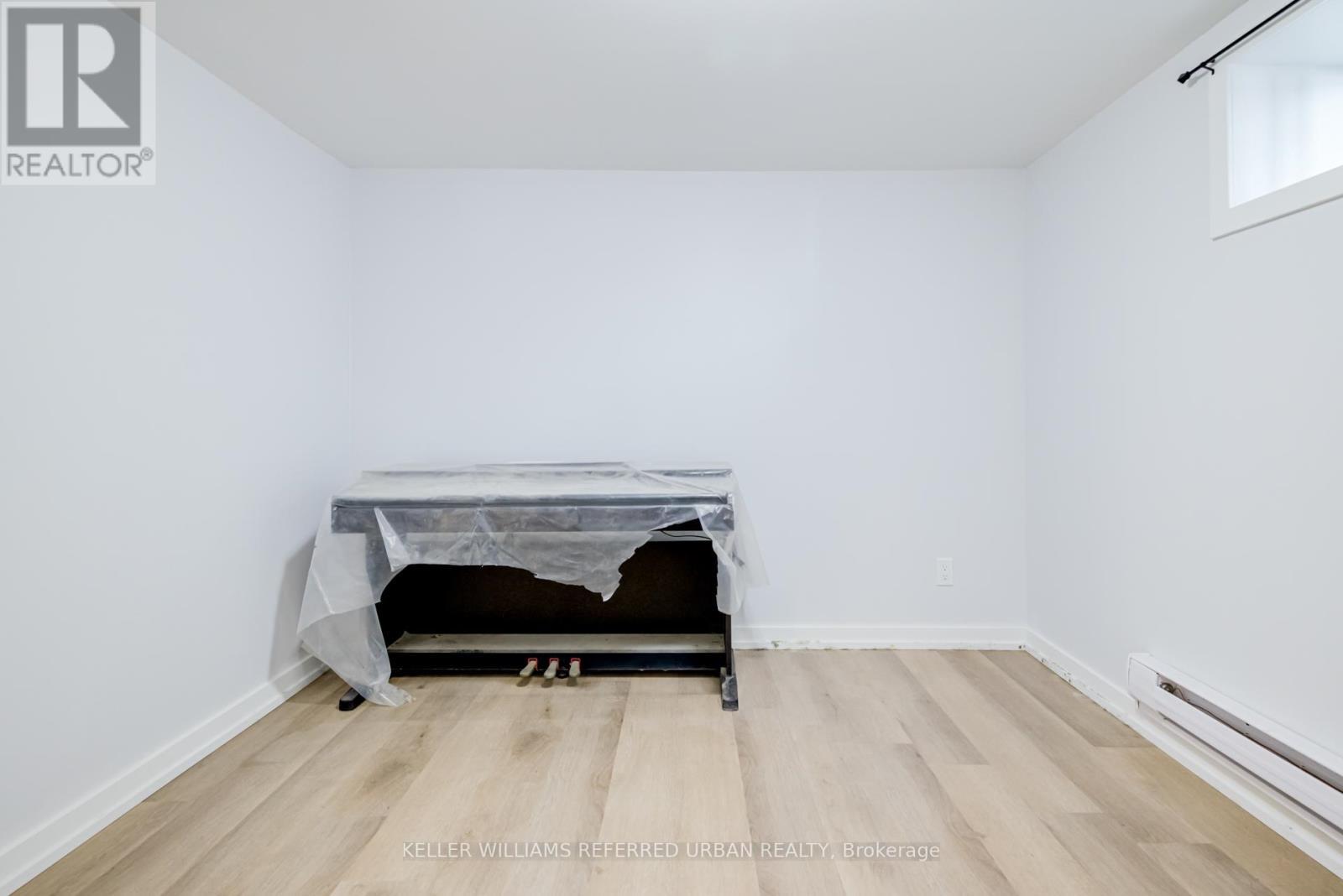 Lower - 2556 Lake Shore Boulevard W, Toronto, ON - Indoor Photo Showing Other Room