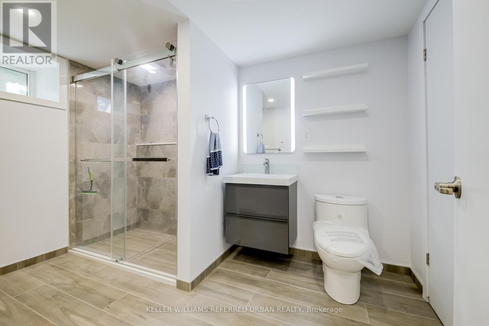 Lower - 2556 Lake Shore Boulevard W, Toronto, ON - Indoor Photo Showing Bathroom