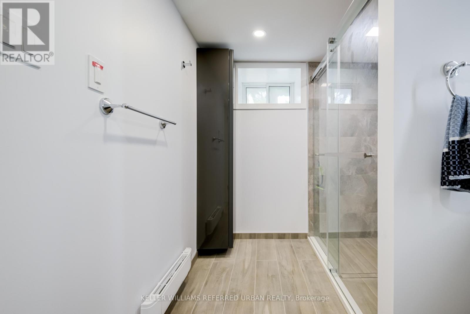 Lower - 2556 Lake Shore Boulevard W, Toronto, ON - Indoor Photo Showing Other Room