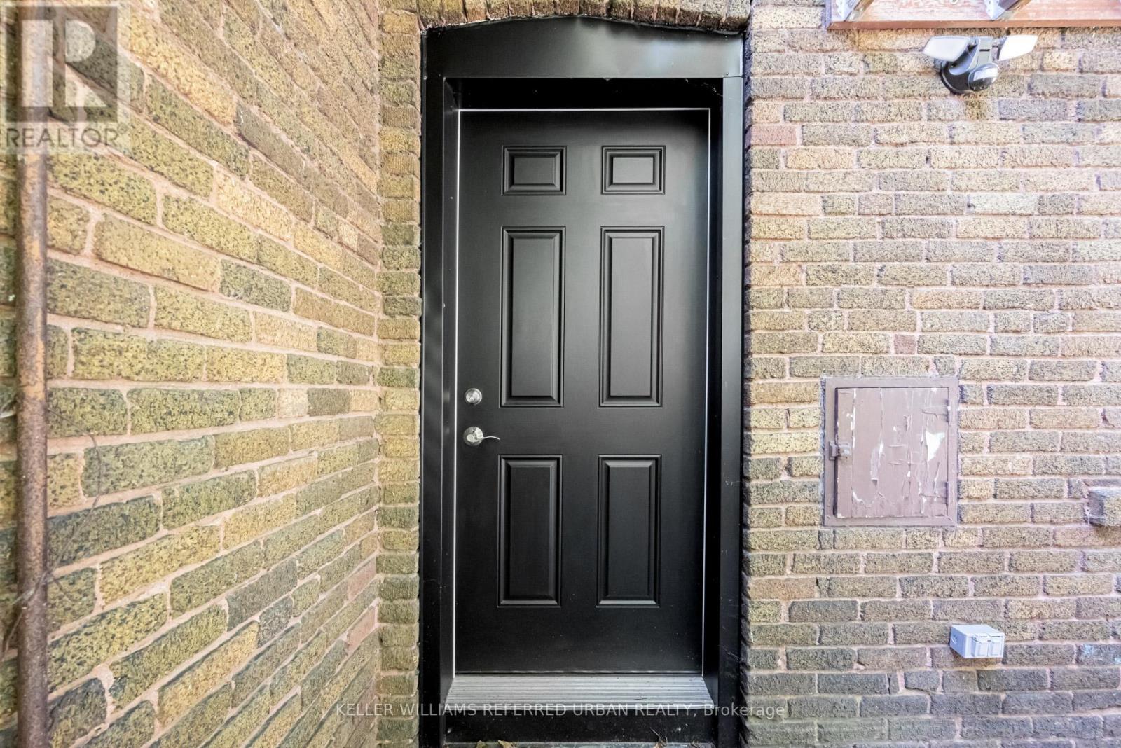 Lower - 2556 Lake Shore Boulevard W, Toronto, ON - Outdoor