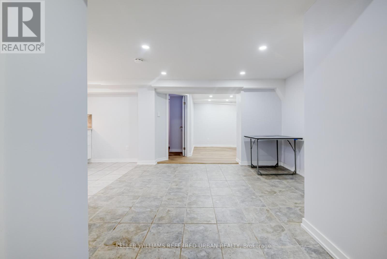 Lower - 2556 Lake Shore Boulevard W, Toronto, ON - Indoor Photo Showing Other Room