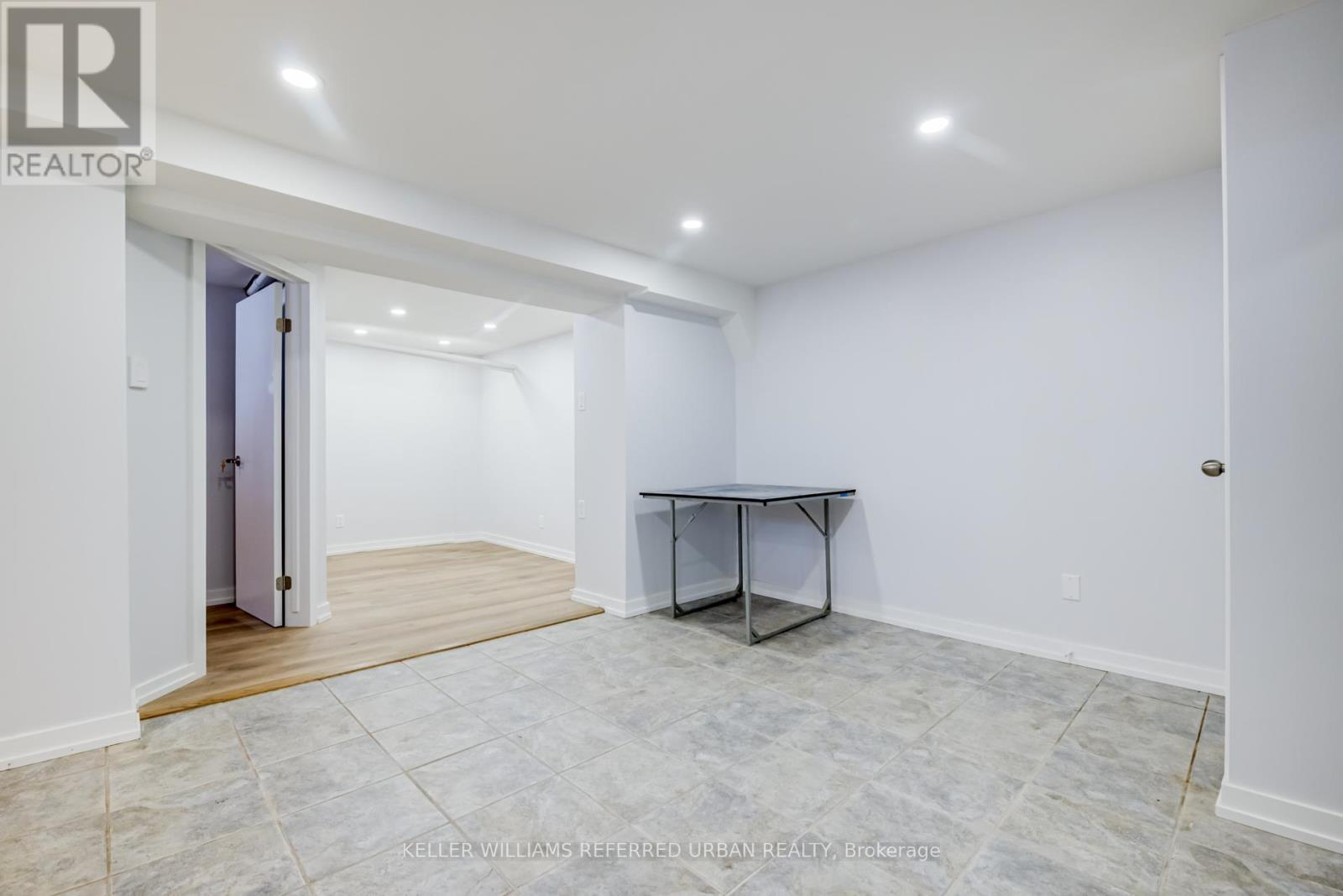 Lower - 2556 Lake Shore Boulevard W, Toronto, ON - Indoor Photo Showing Other Room