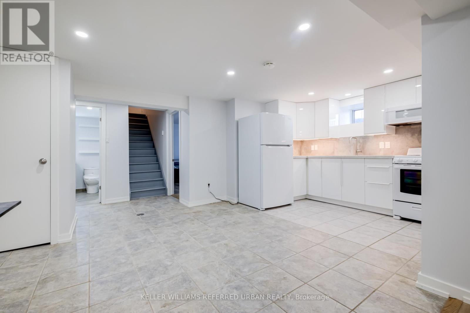 Lower - 2556 Lake Shore Boulevard W, Toronto, ON - Indoor Photo Showing Kitchen