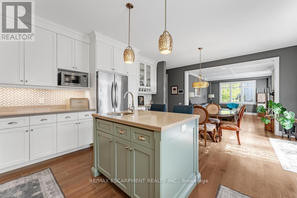 236 Mother'S Street, Hamilton, ON - Indoor Photo Showing Kitchen