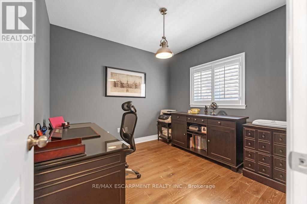 236 Mother'S Street, Hamilton, ON - Indoor Photo Showing Office