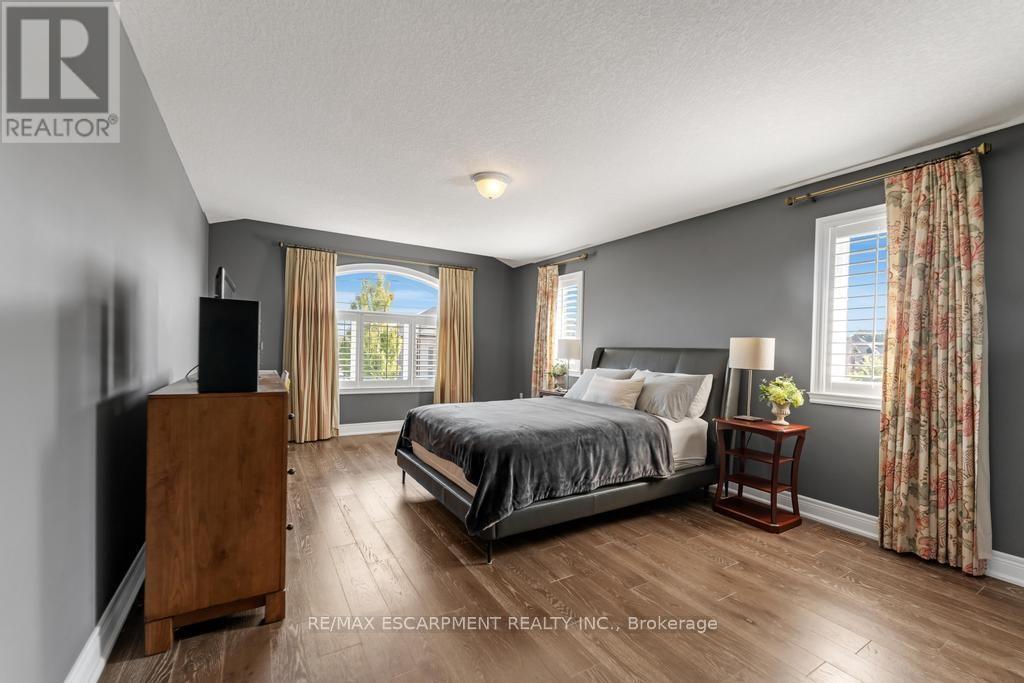 236 Mother'S Street, Hamilton, ON - Indoor Photo Showing Bedroom