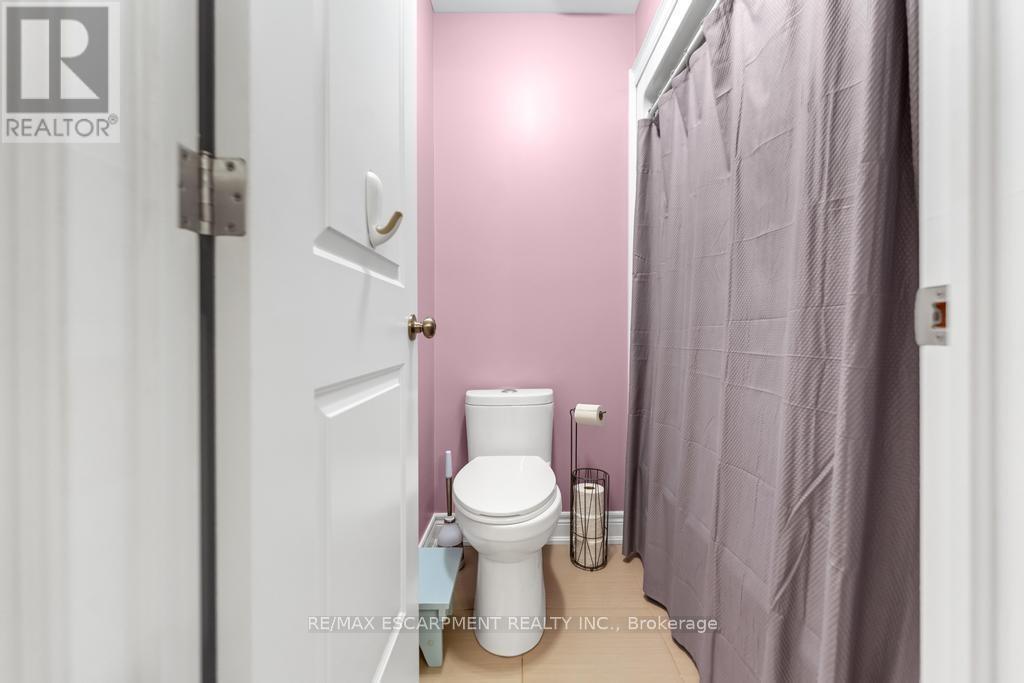 236 Mother'S Street, Hamilton, ON - Indoor Photo Showing Bathroom