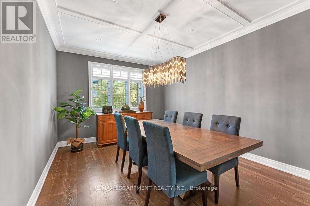236 Mother'S Street, Hamilton, ON - Indoor Photo Showing Dining Room