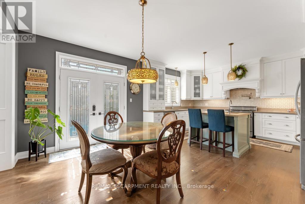 236 Mother'S Street, Hamilton, ON - Indoor Photo Showing Dining Room