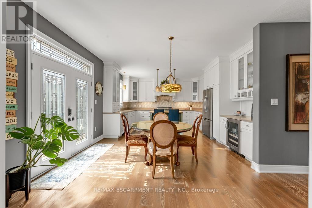 236 Mother'S Street, Hamilton, ON - Indoor Photo Showing Dining Room