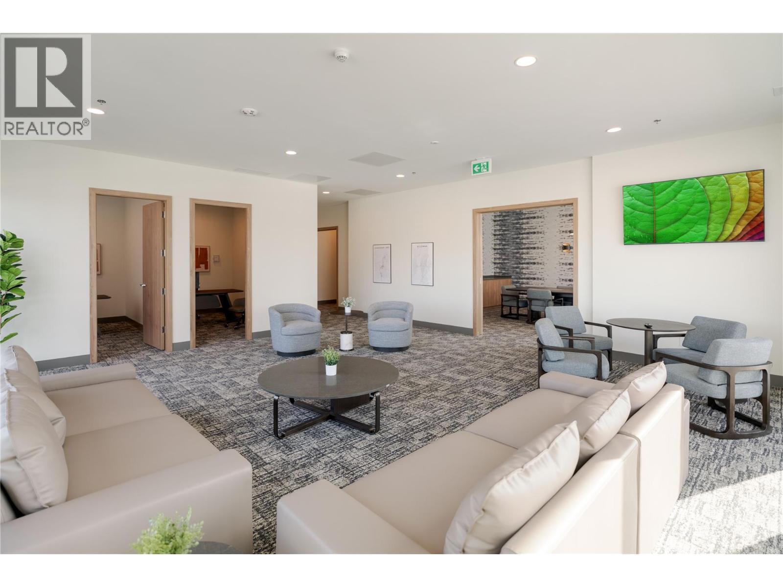 1626 Water Street Unit# 2202, Kelowna, BC - Indoor Photo Showing Living Room