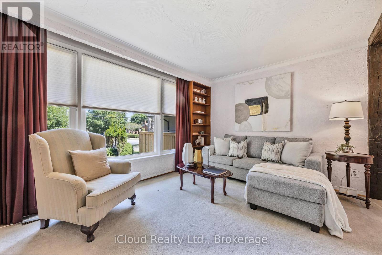 192 Beechgrove Drive, Toronto, ON - Indoor Photo Showing Living Room