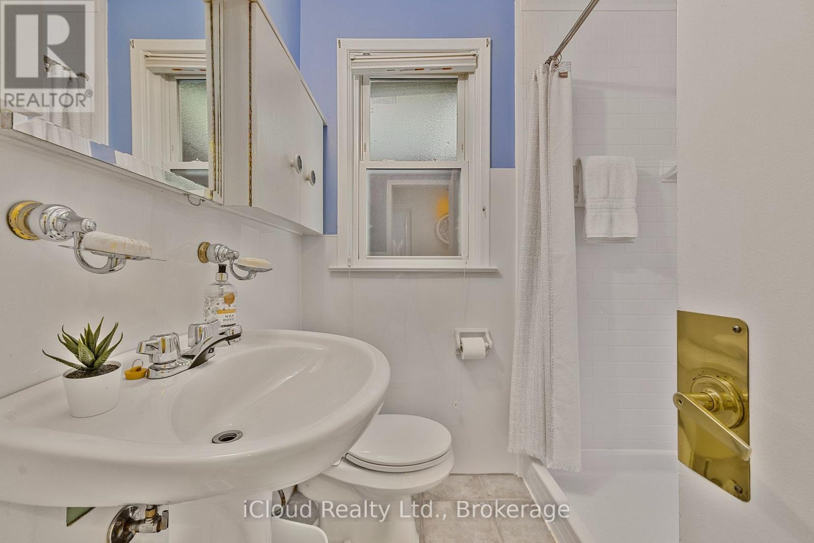 192 Beechgrove Drive, Toronto, ON - Indoor Photo Showing Bathroom