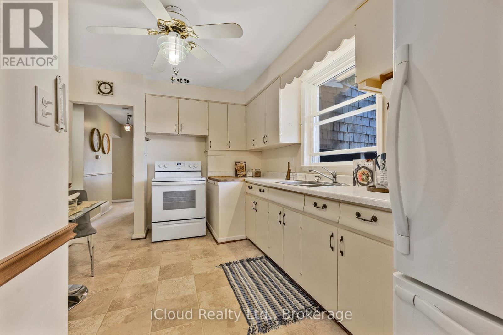 192 Beechgrove Drive, Toronto, ON - Indoor Photo Showing Kitchen