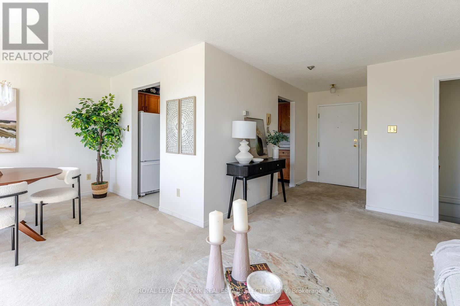 30 - 36 Champlain Crescent, Peterborough (Northcrest Ward 5), ON - Indoor