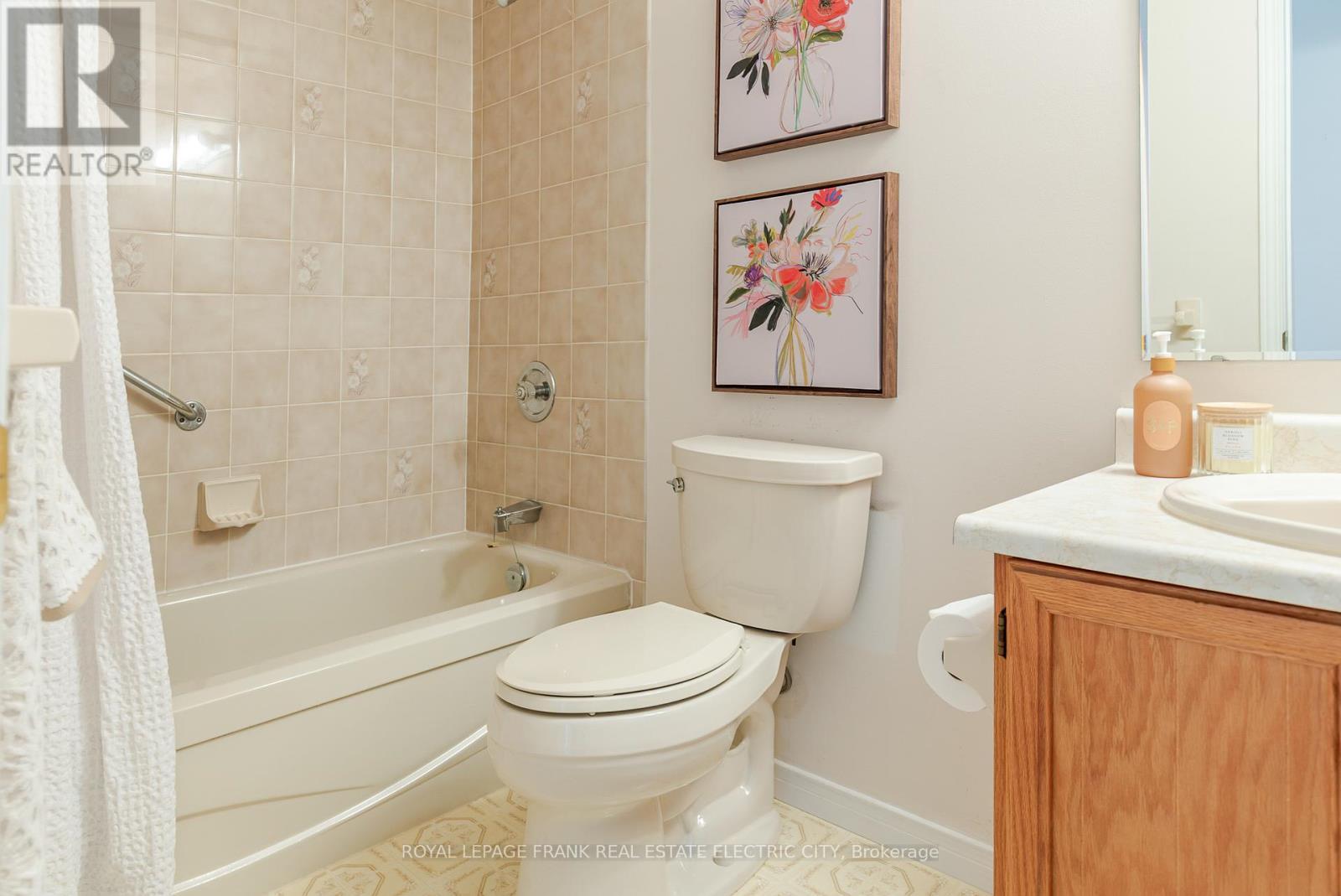 30 - 36 Champlain Crescent, Peterborough (Northcrest Ward 5), ON - Indoor Photo Showing Bathroom