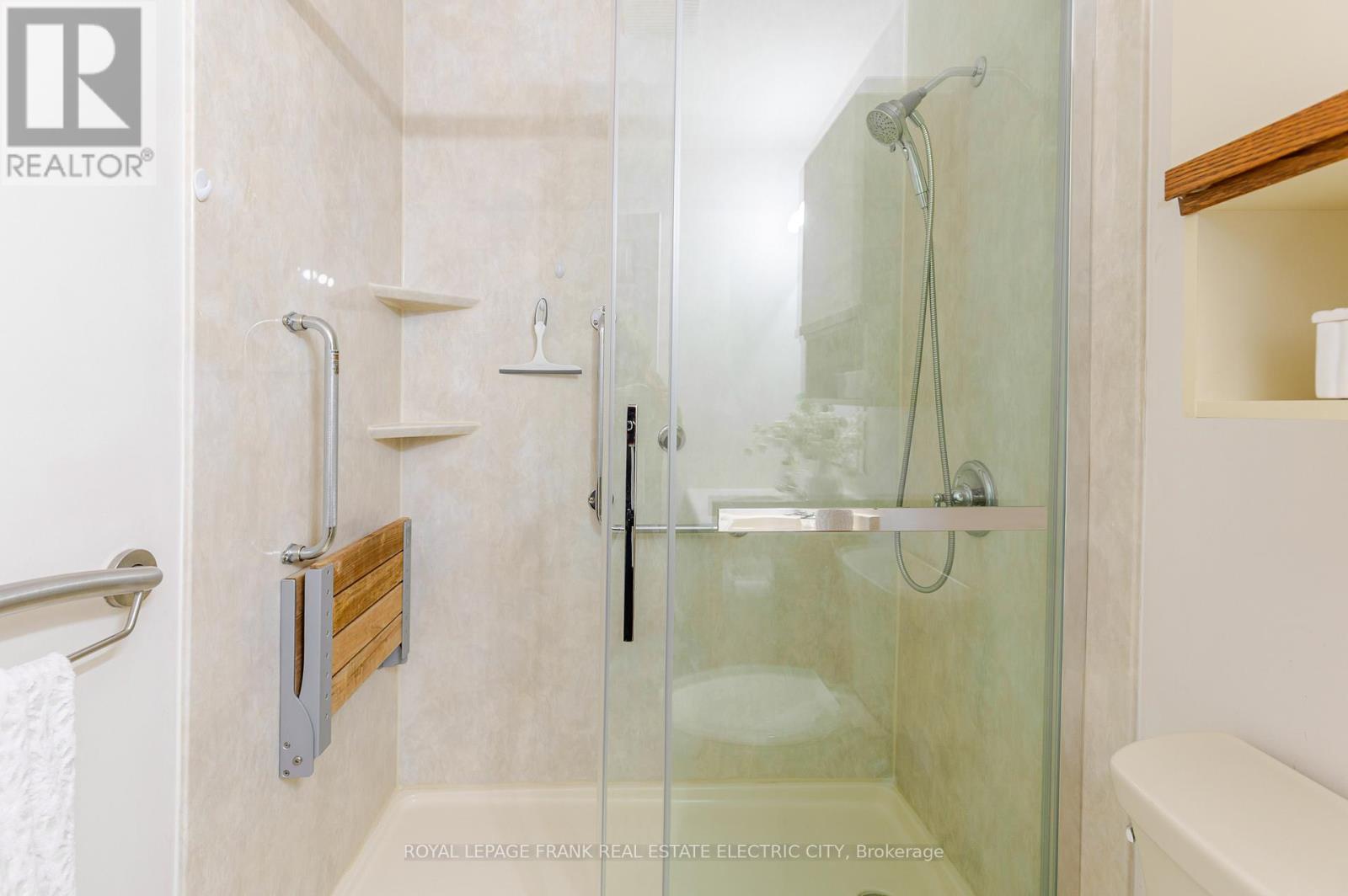 30 - 36 Champlain Crescent, Peterborough (Northcrest Ward 5), ON - Indoor Photo Showing Bathroom