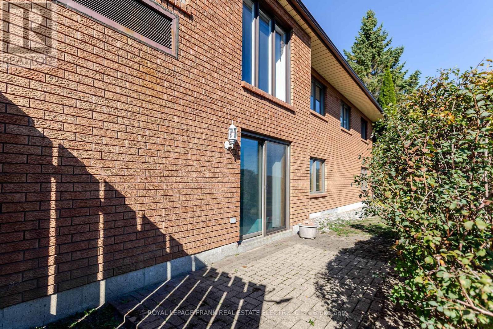 30 - 36 Champlain Crescent, Peterborough (Northcrest Ward 5), ON - Outdoor With Exterior